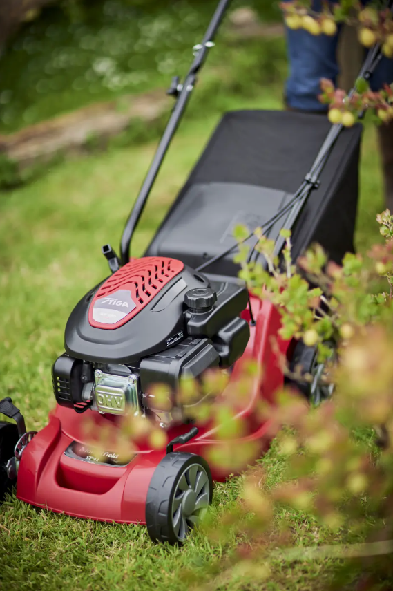 Self-Propelled Petrol Lawn Mower - 39cm RUBILSTON