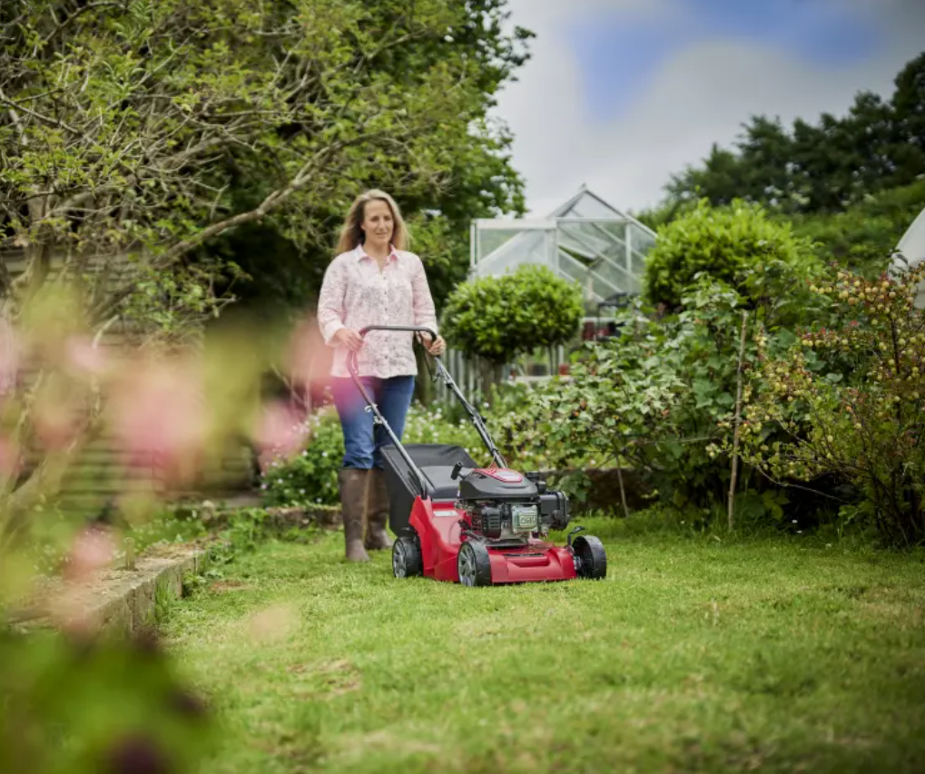 Self-Propelled Petrol Lawn Mower - 39cm RUBILSTON