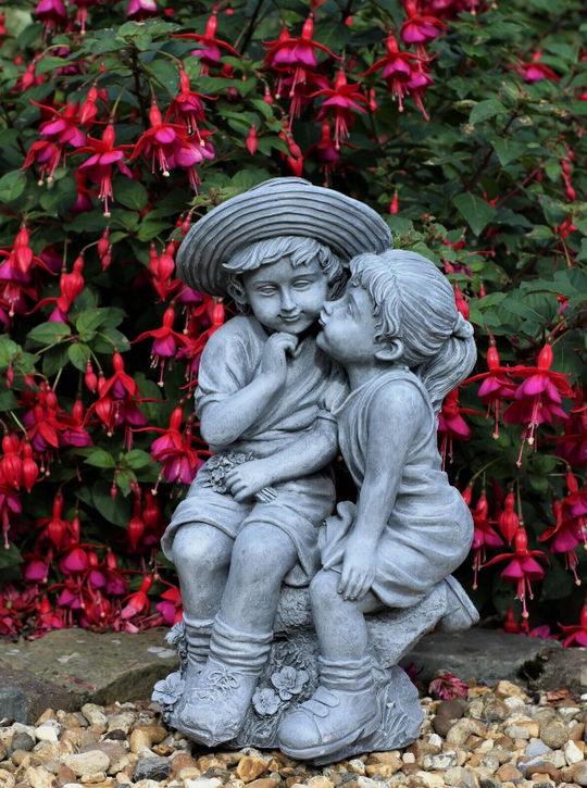 Garden Ornaments Boy & Girl Loving Kissing Cherub Statue Decor, Large RUBILSTON